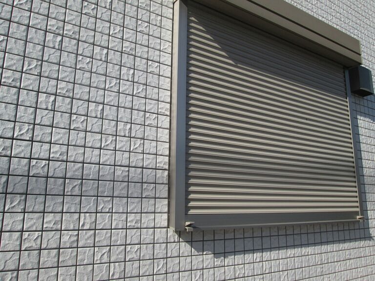 雨戸は 塗装 で輝きを取り戻せる Diy方法 オススメ塗料を解説 ヌリカエ