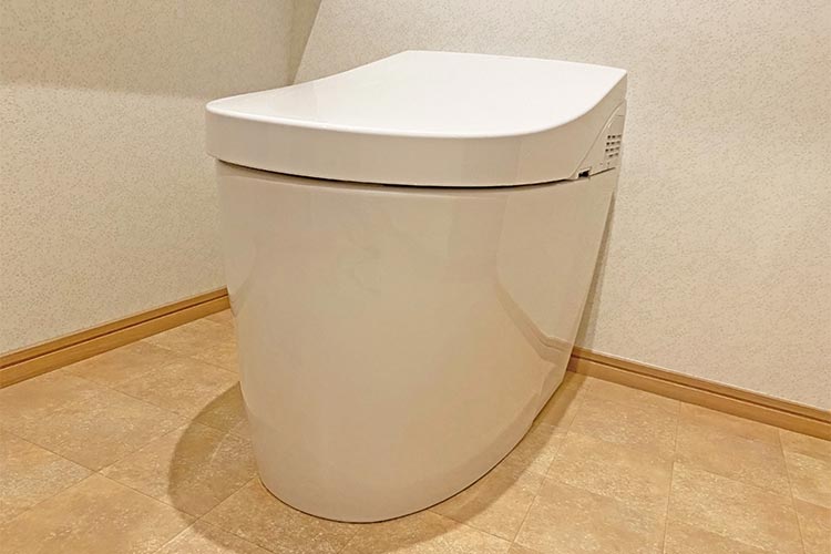 おしゃれなトイレにリフォームするには 壁紙の選び方やdiyの方法を紹介 ヌリカエ おしゃれなトイレにリフォームするには 壁紙の選び方やdiyの方法を紹介 ヌリカエ