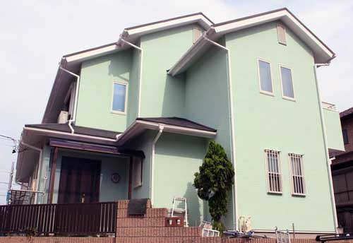 グリーンのガイナで塗装リフォームした一戸建て