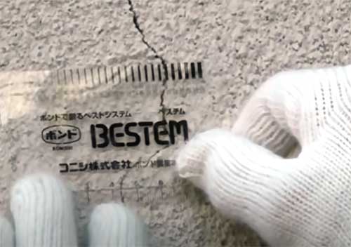 クラックスケール使用の様子