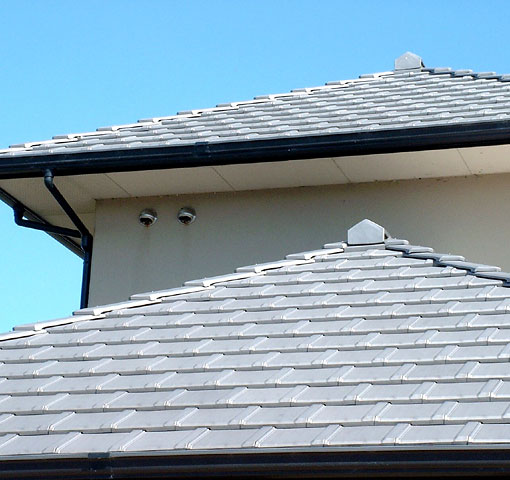 F形いぶし瓦の施工例・近づいた写真