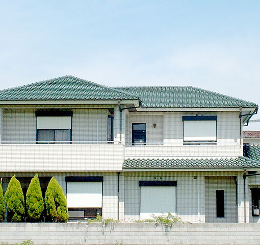 S形釉薬瓦の施工例