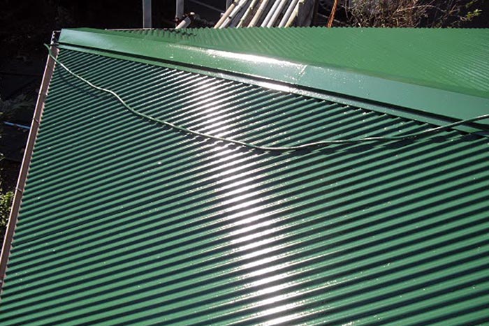 塗装直後のトタン屋根