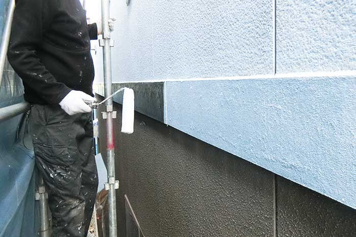 外壁塗装の作業風景