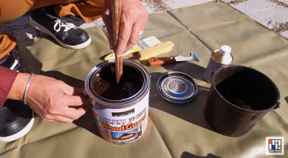 塗料の撹拌中の写真