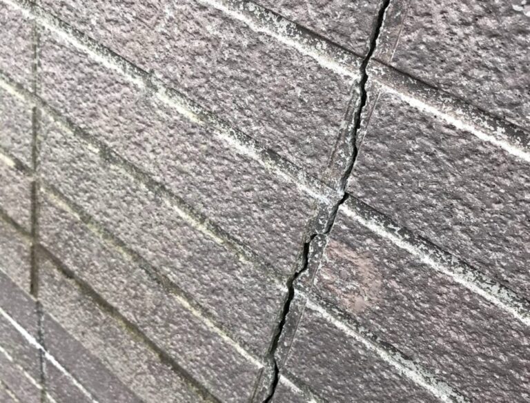 大きなひび割れ