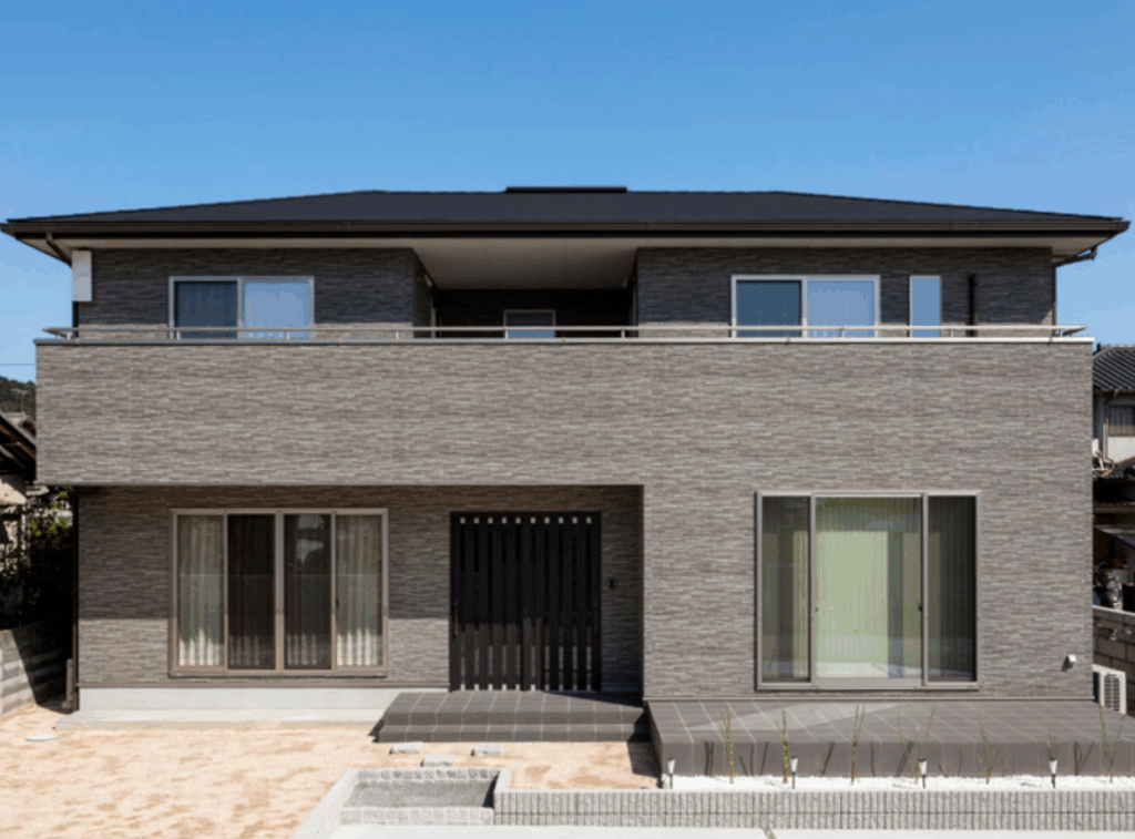同系色でまとめた外壁の事例1