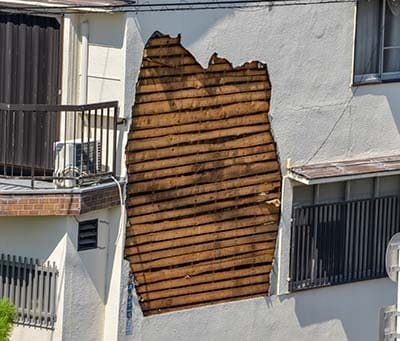 壁材の剥がれの画像