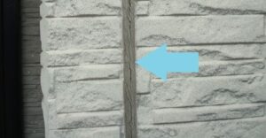 ひび割れしたコーキング