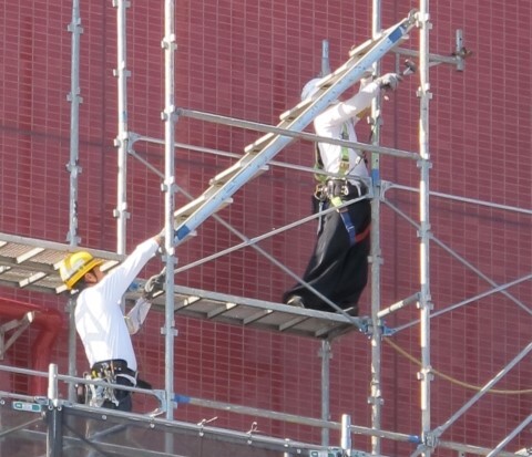 外壁塗装に足場が必要な理由