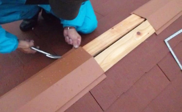 スレート屋根の棟板金交換