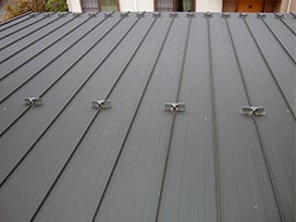 ガルバリウム鋼板屋根（縦葺き）