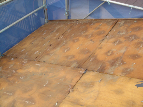 縁切り作業不良による野地板の腐食