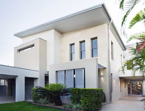 白とアイボリーの一戸建て