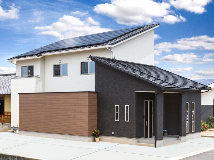 瓦屋根とモノトーン・茶色を組み合わせた和モダンの家