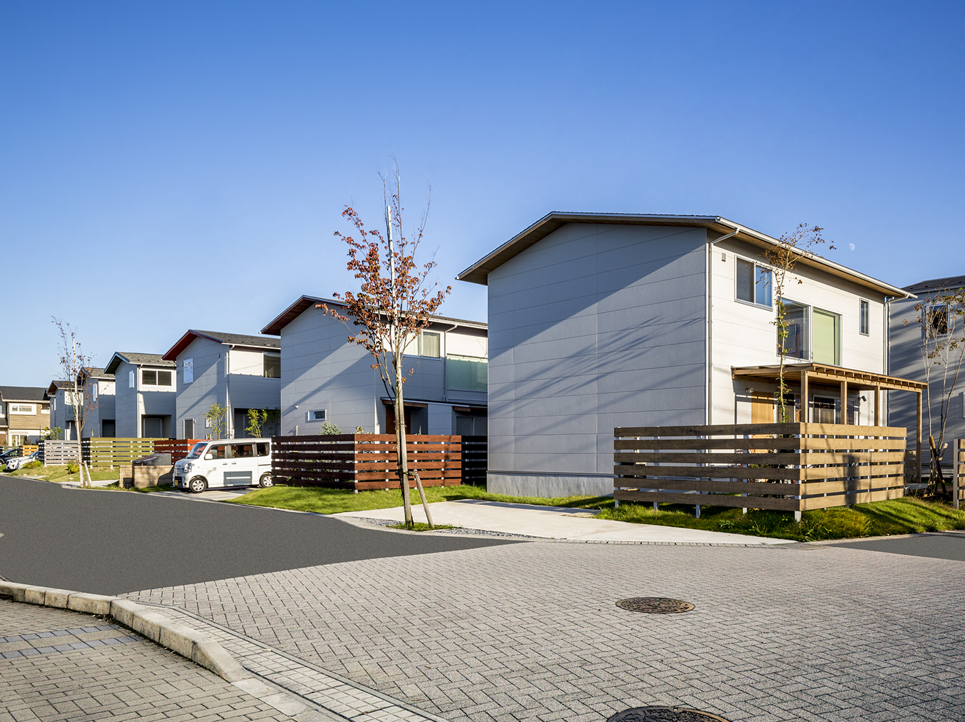 黒1色で仕上げたシックモダン住宅