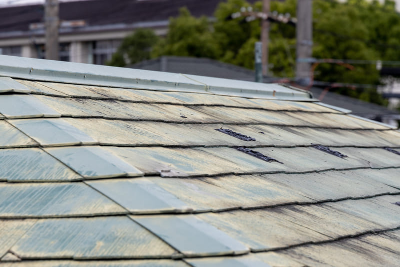 スレート屋根の耐用年数について