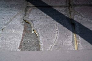 スレート屋根のひび割れについて