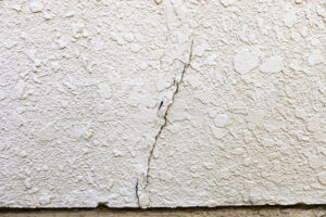 外壁のひび割れについて