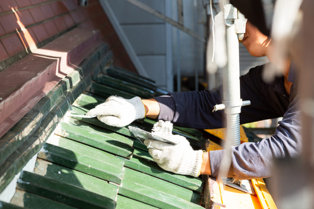 棟瓦の漆喰補修