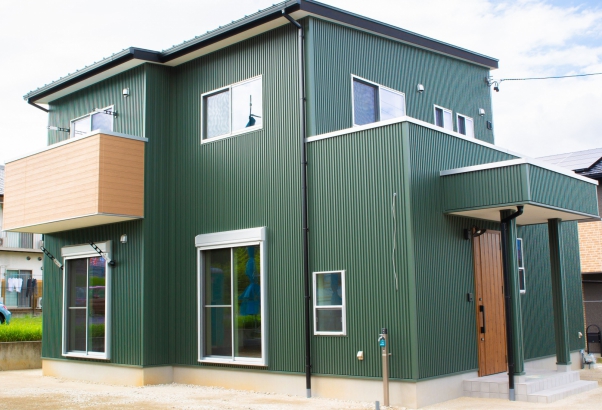 ガルバリウム_グリーン_外壁