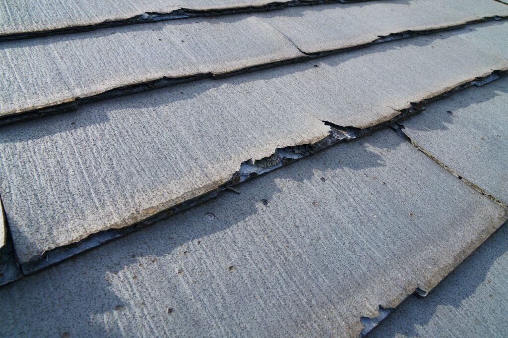 屋根のひび割れ